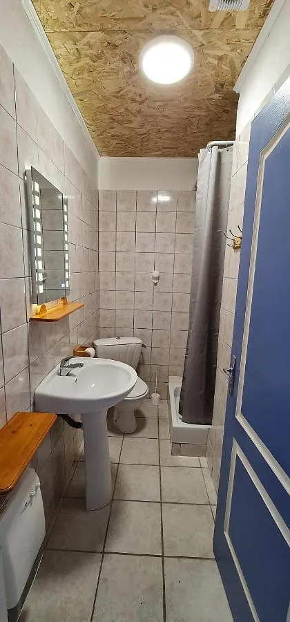 Studio 2 Personnes Avec Piscine Villa Jonquieres  Holiday home